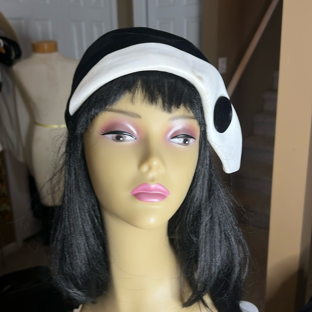 Darling vintage 60s Mod velvet hat w/white leather brim and button